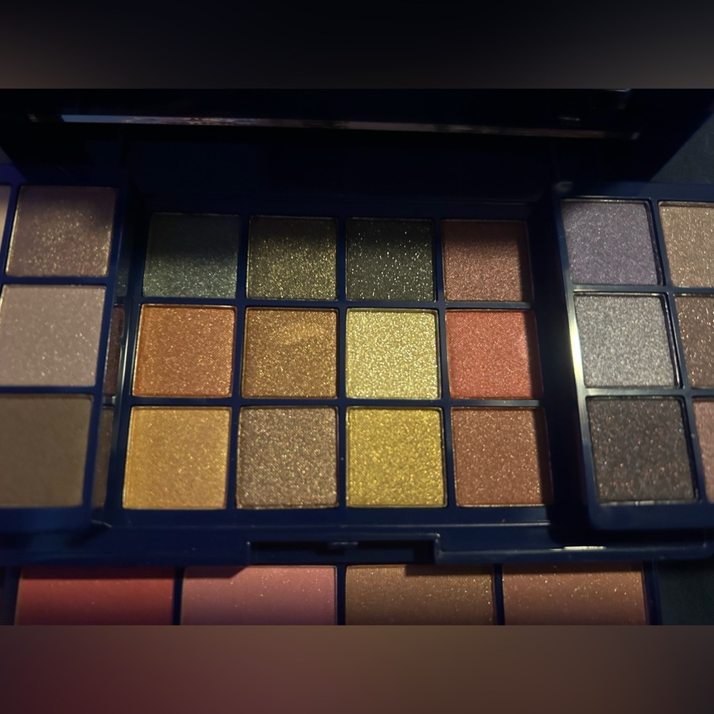 Glow up, glim up mega makeup palette- FMG - Picture 7 of 9